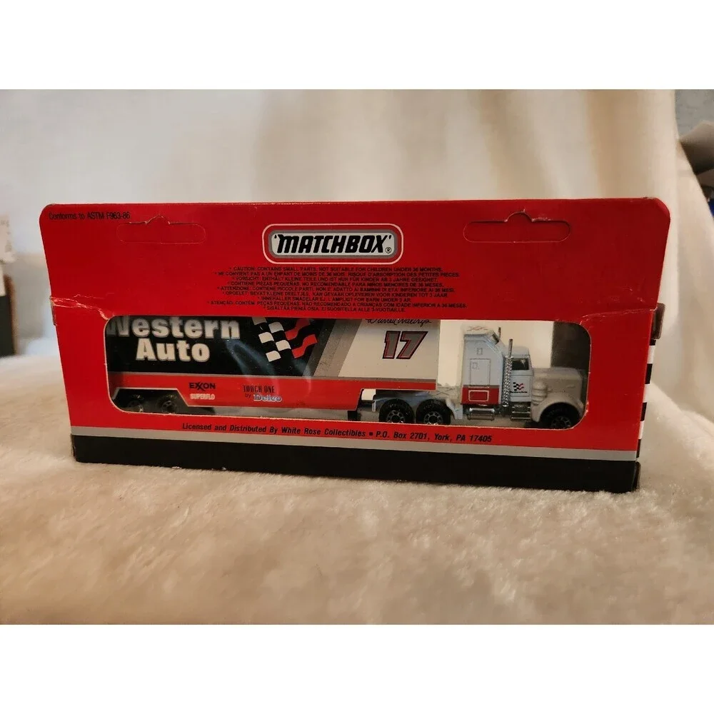 DARRELL WALTRIP # 17 WESTERN AUTO MATCHBOX 1991 SUPERSTAR TRANSPORTER